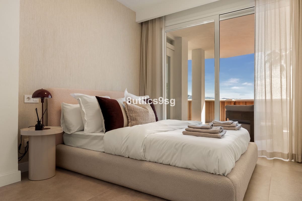 2 soverom Leilighet til salgs i Nueva Andalucia med svømmebasseng garasje - € 690 000 (Ref: 9795194)