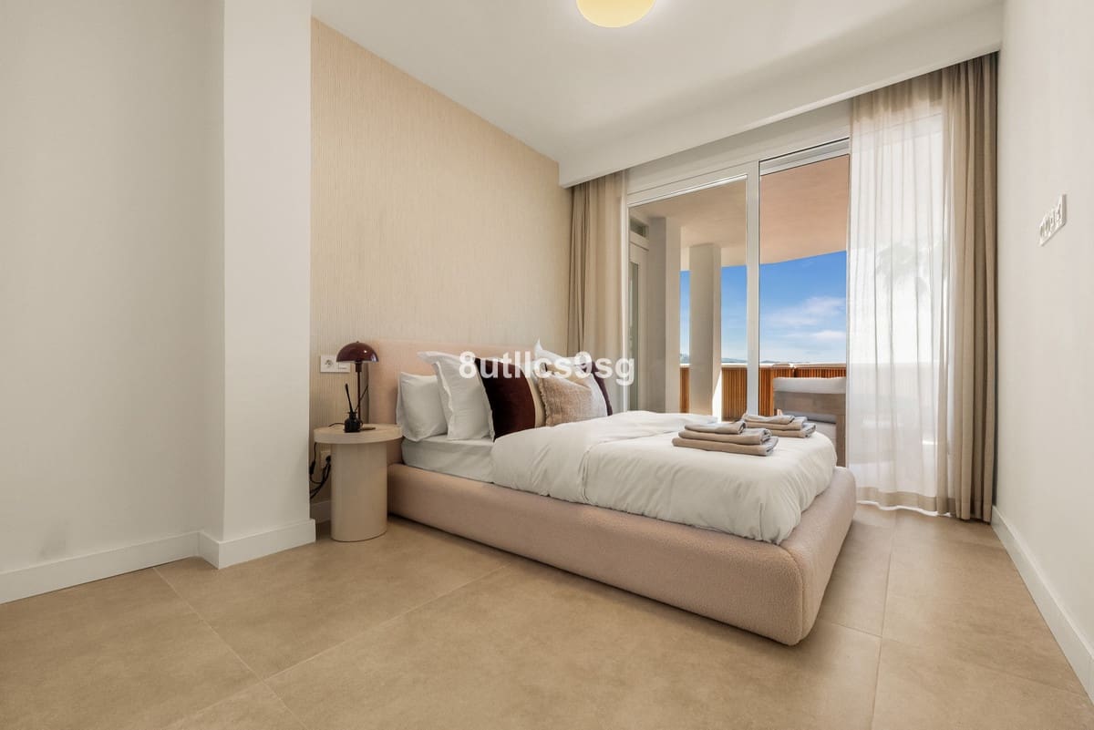 2 soverom Leilighet til salgs i Nueva Andalucia med svømmebasseng garasje - € 690 000 (Ref: 9795194)