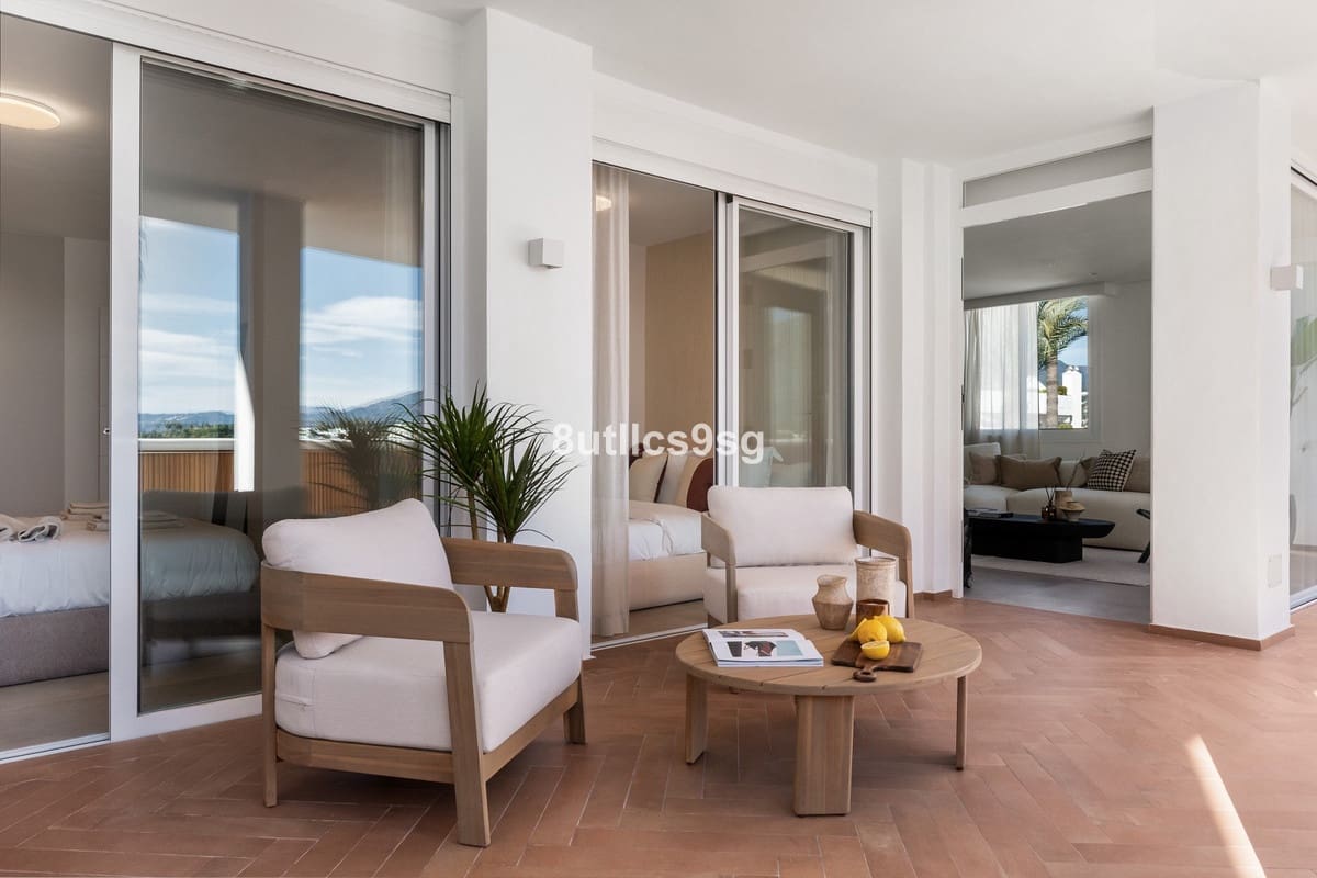 2 soverom Leilighet til salgs i Nueva Andalucia med svømmebasseng garasje - € 690 000 (Ref: 9795194)