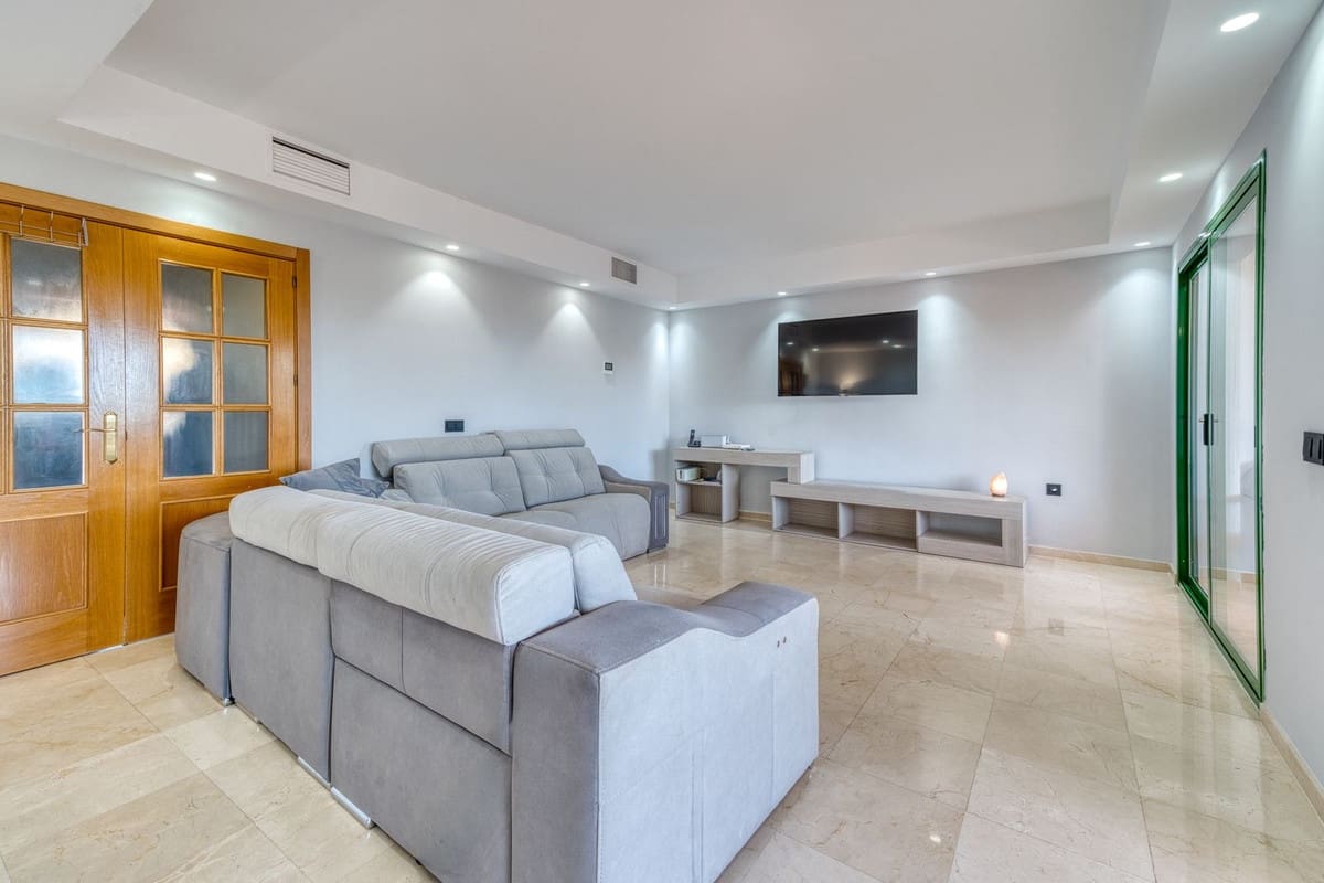 3 sypialnia Penthouse na sprzedaż w Fuengirola z basenem garażem - 630 000 € (Ref: 9795197)