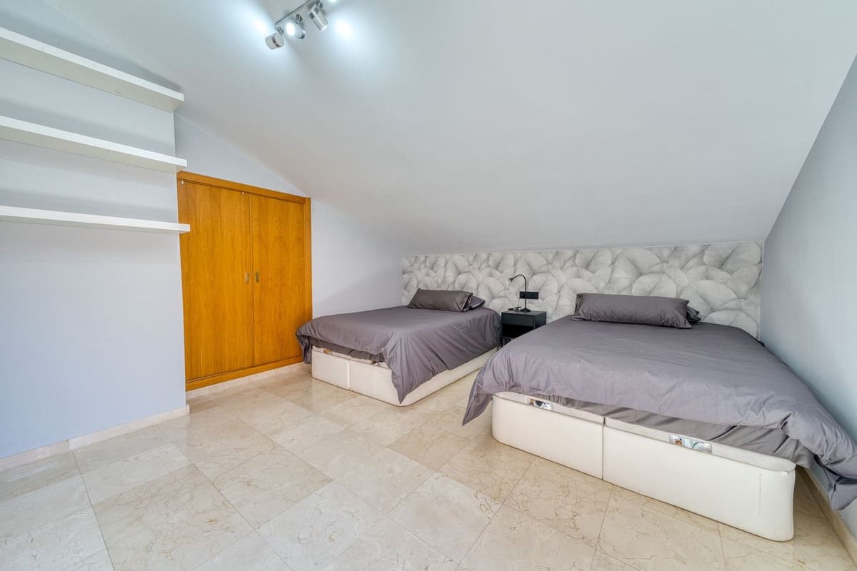 3 sypialnia Penthouse na sprzedaż w Fuengirola z basenem garażem - 630 000 € (Ref: 9795197)