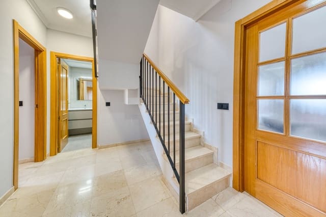 3 sypialnia Penthouse na sprzedaż w Fuengirola z basenem garażem - 630 000 € (Ref: 9795197)