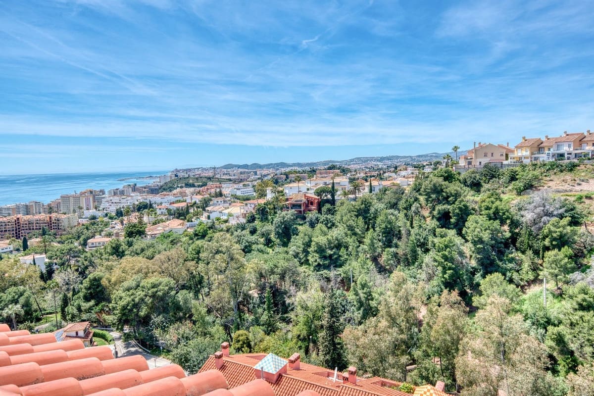 3 sypialnia Penthouse na sprzedaż w Fuengirola z basenem garażem - 630 000 € (Ref: 9795197)