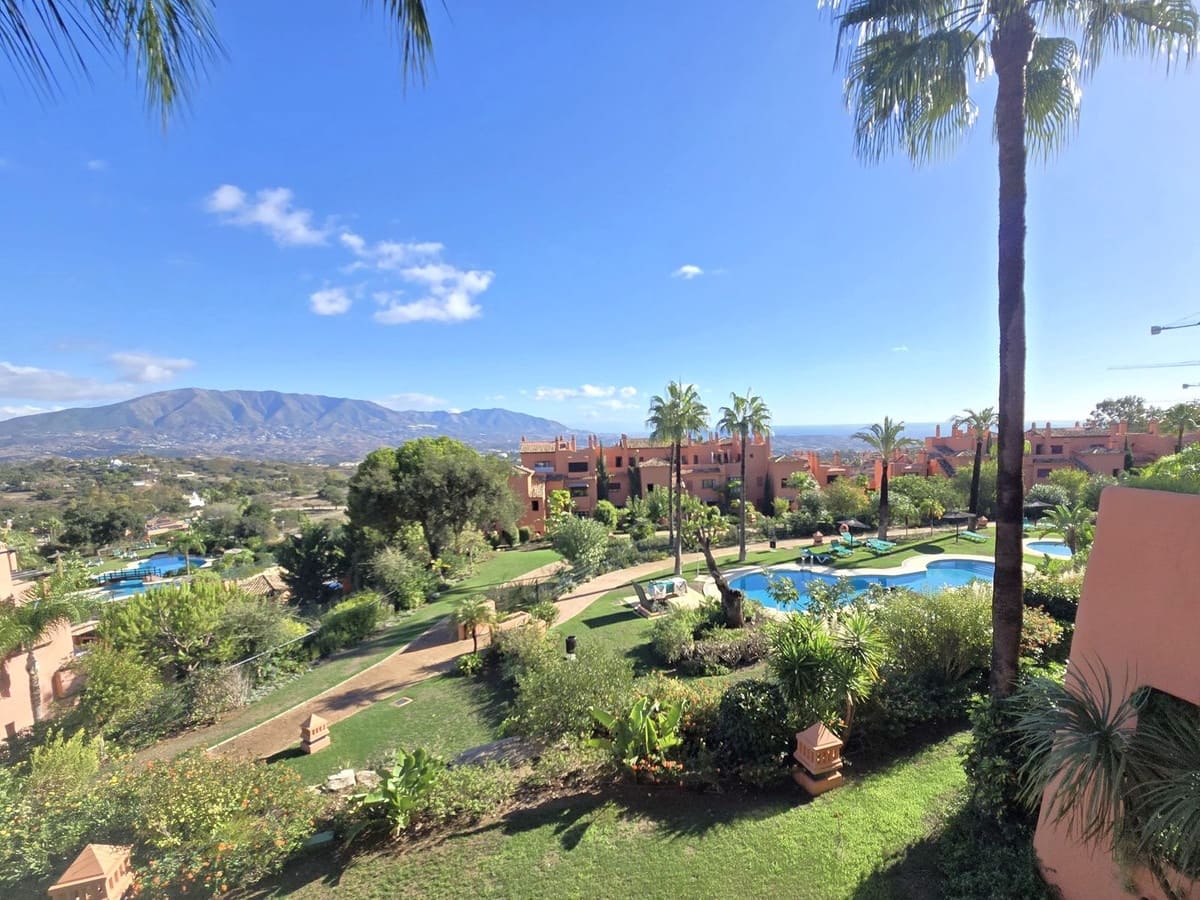 2 soverom Leilighet til salgs i La Mairena med svømmebasseng garasje - € 360 000 (Ref: 9795202)