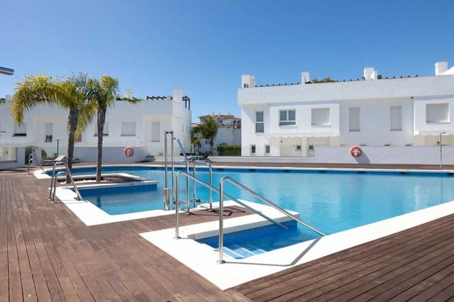 Pareado de 4 habitaciones en Calahonda, Mijas en venta con piscina garaje - 775.000 € (Ref: 9795206)