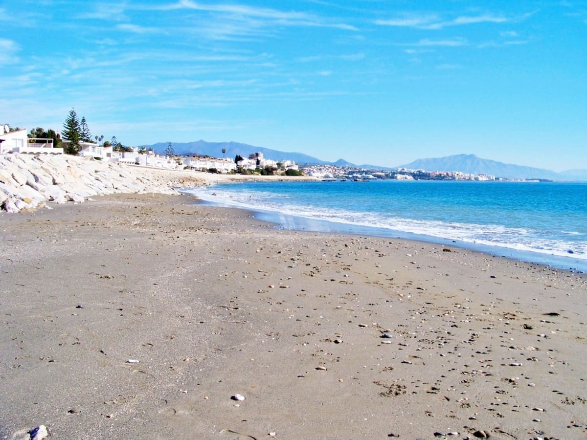 3 sypialnia Willa na sprzedaż w Estepona z basenem garażem - 1 190 000 € (Ref: 9795411)