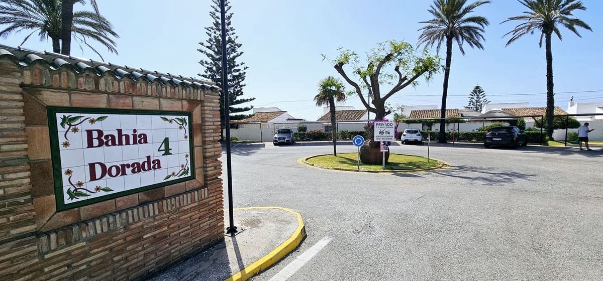 3 sypialnia Willa na sprzedaż w Estepona z basenem garażem - 1 190 000 € (Ref: 9795411)