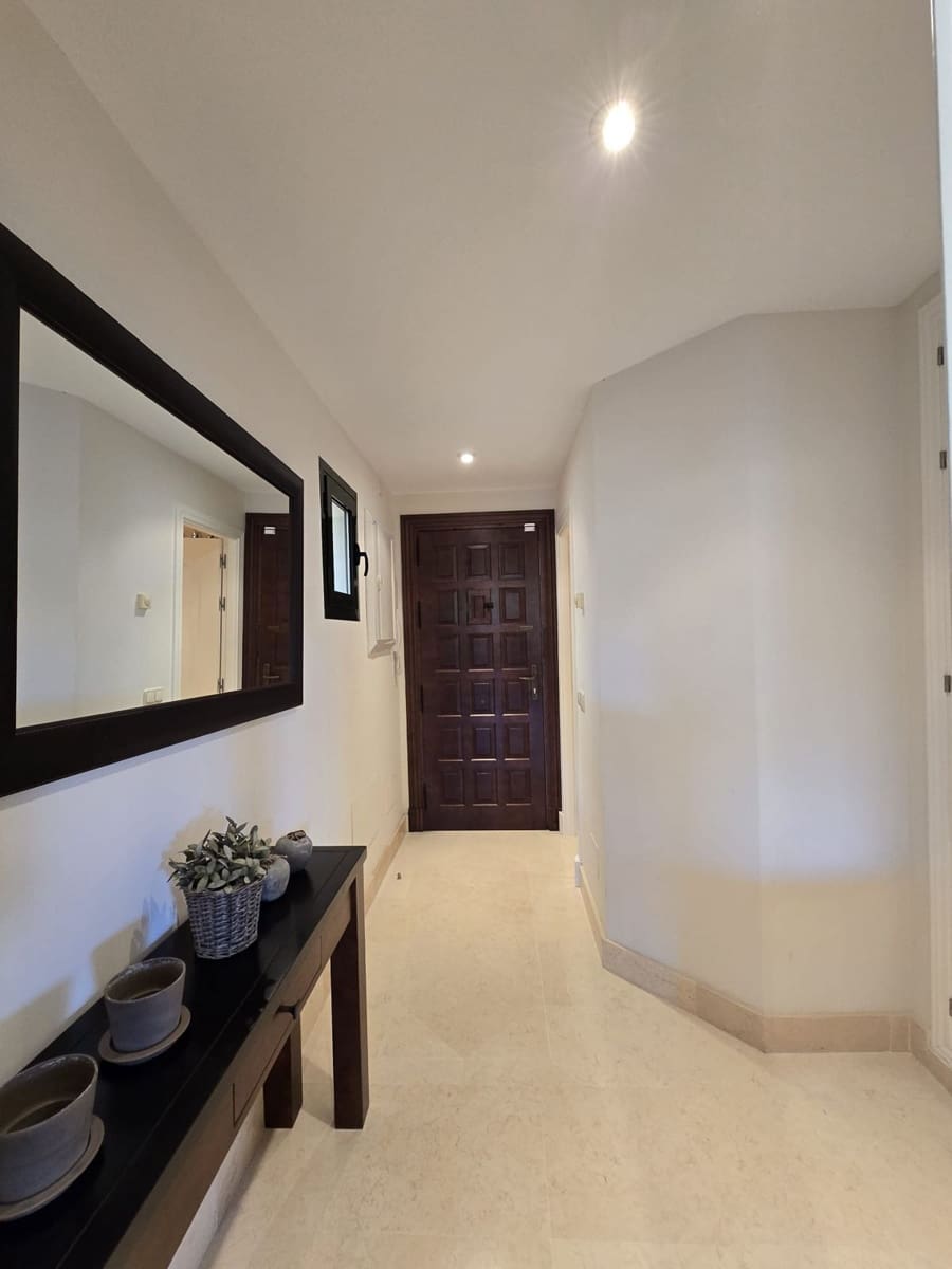 2 bedroom Apartment for sale in Benahavis with pool garage - € 850,000 (Ref: 9797685)