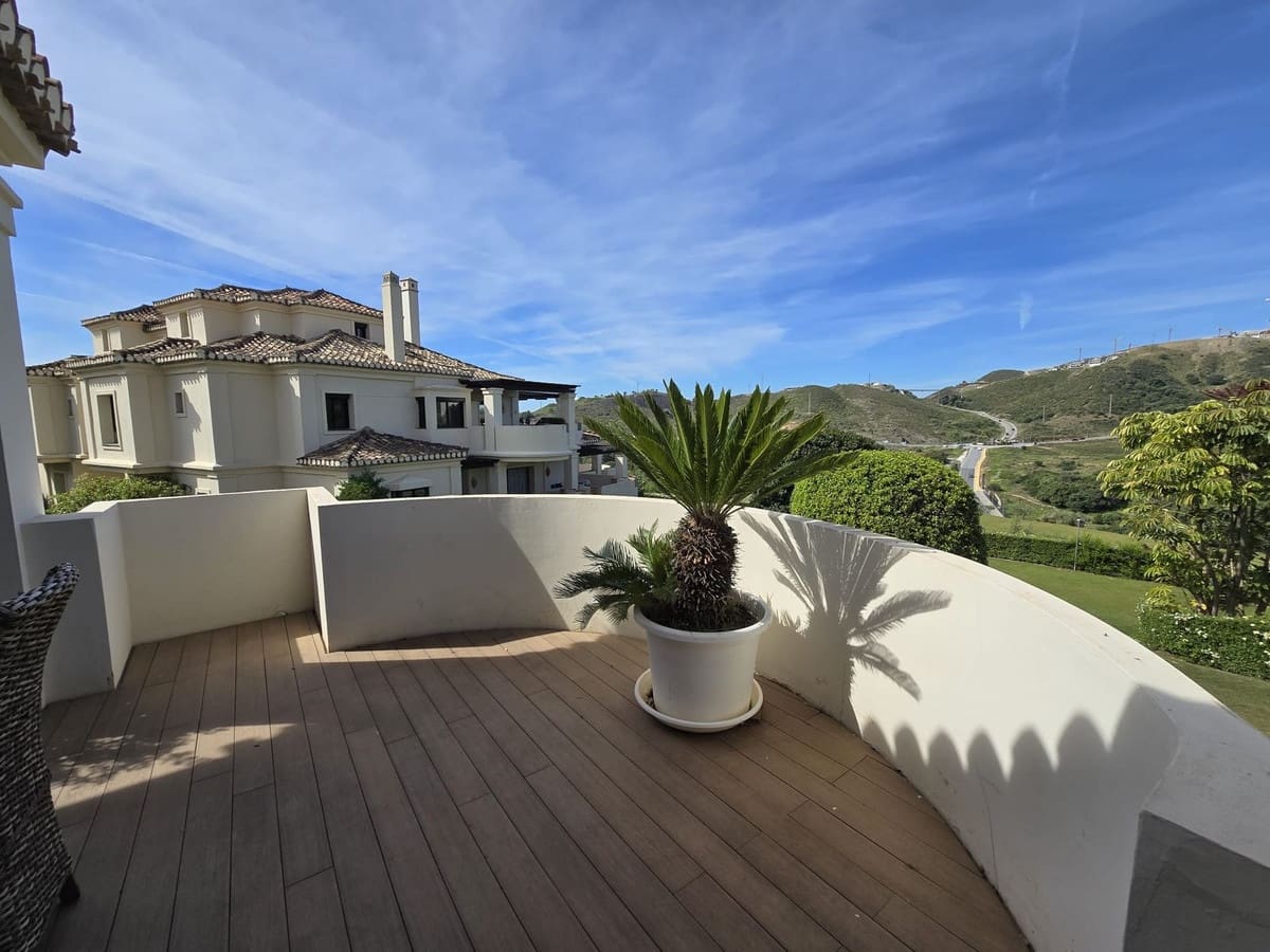 2 bedroom Apartment for sale in Benahavis with pool garage - € 850,000 (Ref: 9797685)