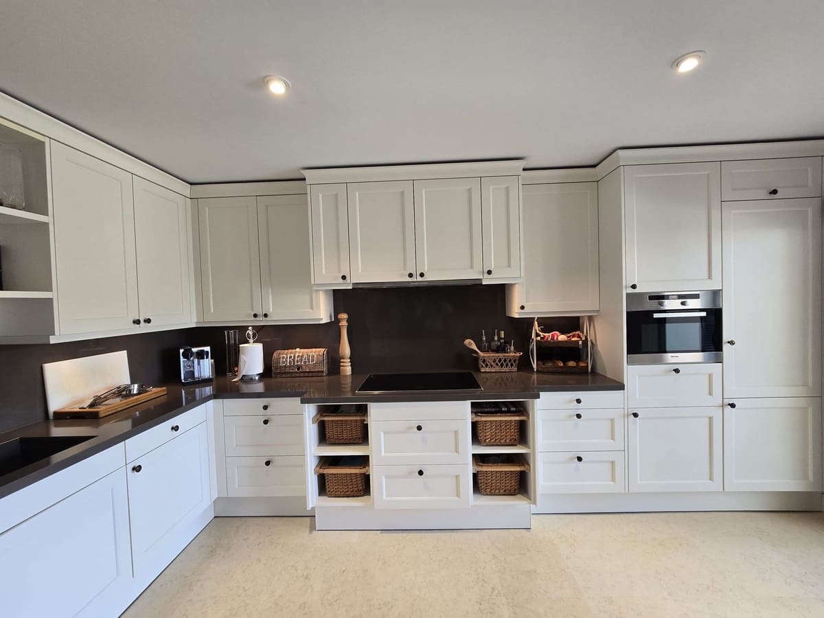 2 bedroom Apartment for sale in Benahavis with pool garage - € 850,000 (Ref: 9797685)