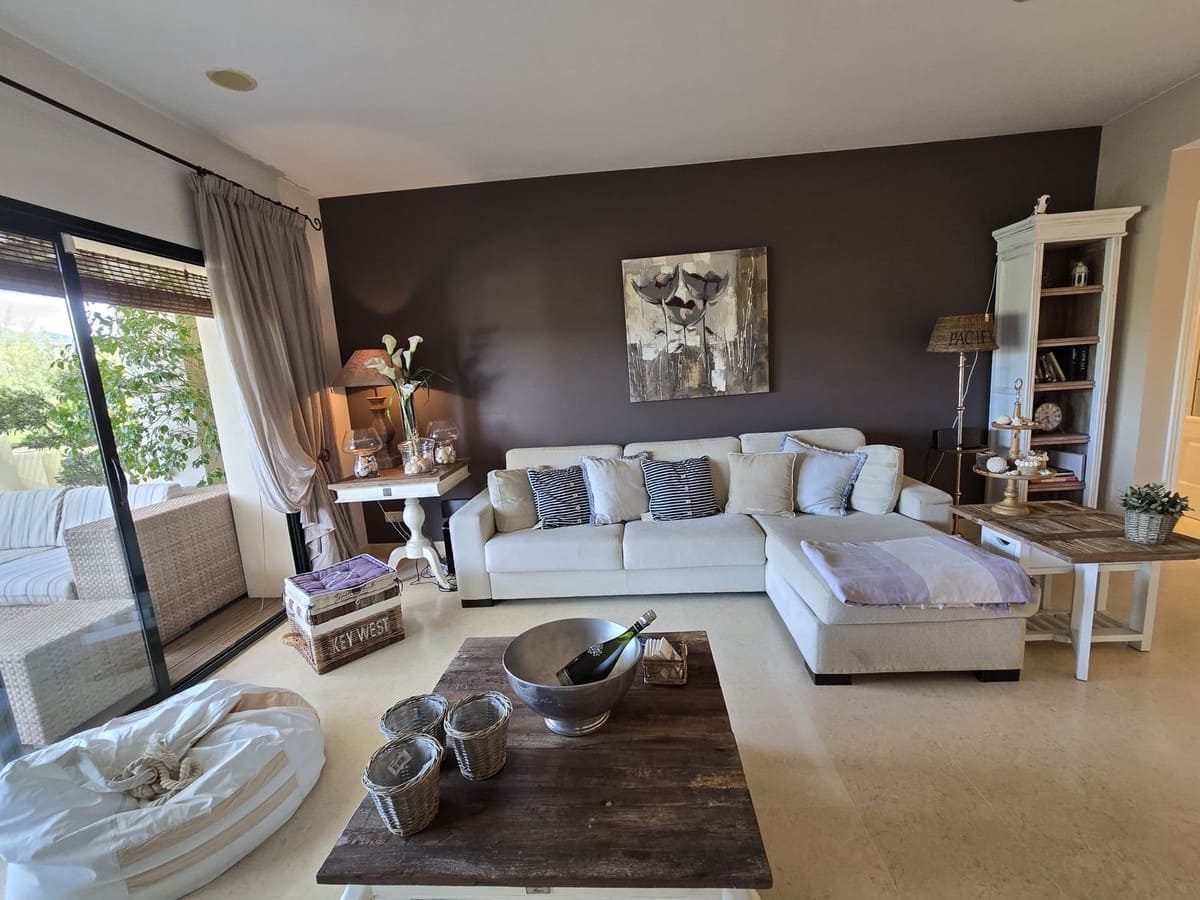 2 bedroom Apartment for sale in Benahavis with pool garage - € 850,000 (Ref: 9797685)