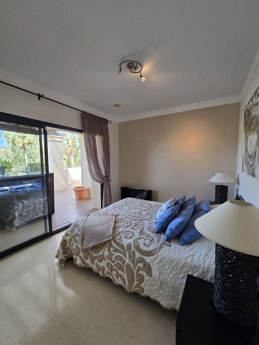 2 bedroom Apartment for sale in Benahavis with pool garage - € 850,000 (Ref: 9797685)