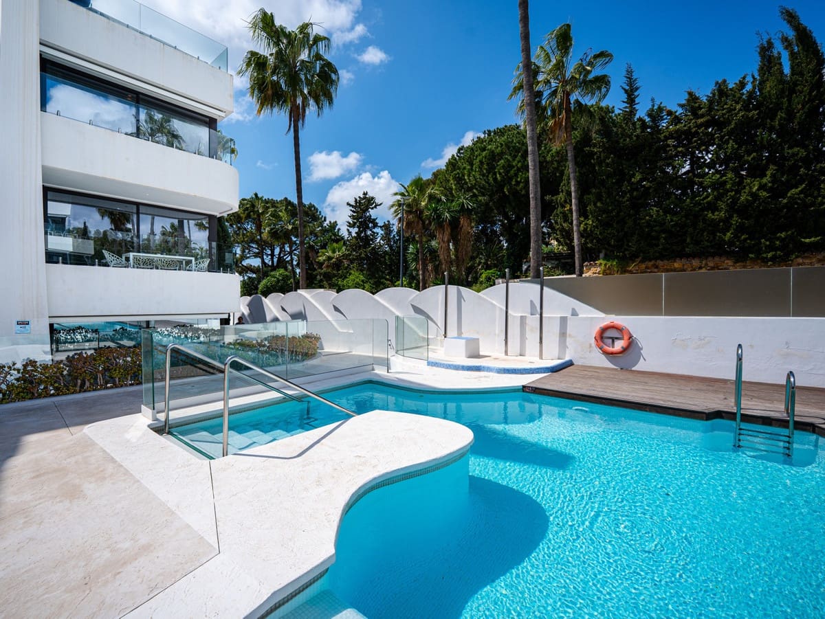 3 slaapkamer Penthouse te koop in Cabopino met zwembad garage - € 1.250.000 (Ref: 9805631)