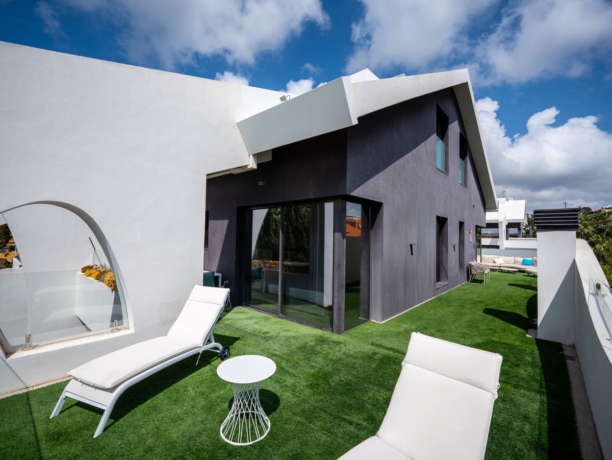 3 slaapkamer Penthouse te koop in Cabopino met zwembad garage - € 1.250.000 (Ref: 9805631)