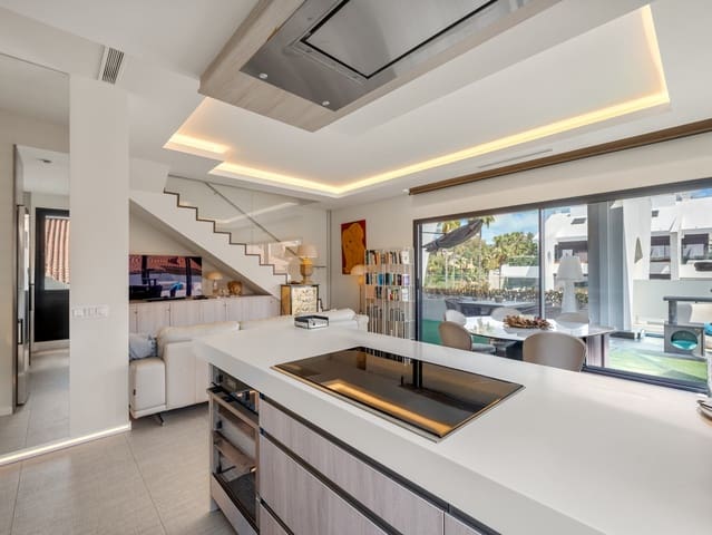 3 slaapkamer Penthouse te koop in Cabopino, Marbella met zwembad garage - € 1.250.000 (Ref: 9805631)