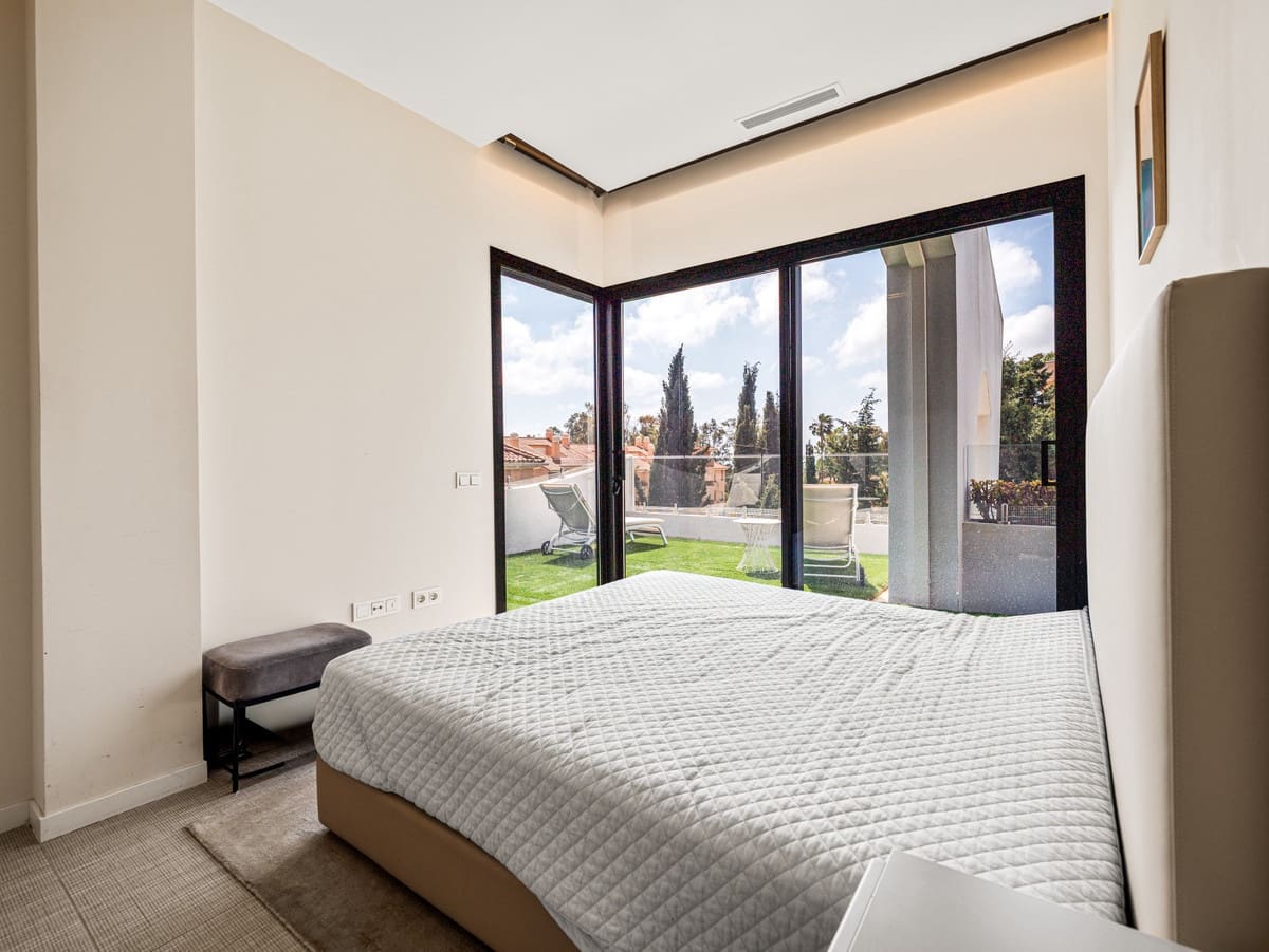 3 slaapkamer Penthouse te koop in Cabopino met zwembad garage - € 1.250.000 (Ref: 9805631)