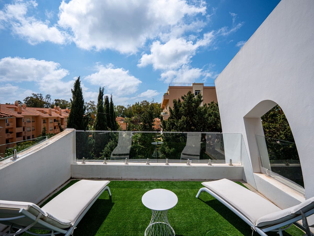 3 slaapkamer Penthouse te koop in Cabopino met zwembad garage - € 1.250.000 (Ref: 9805631)