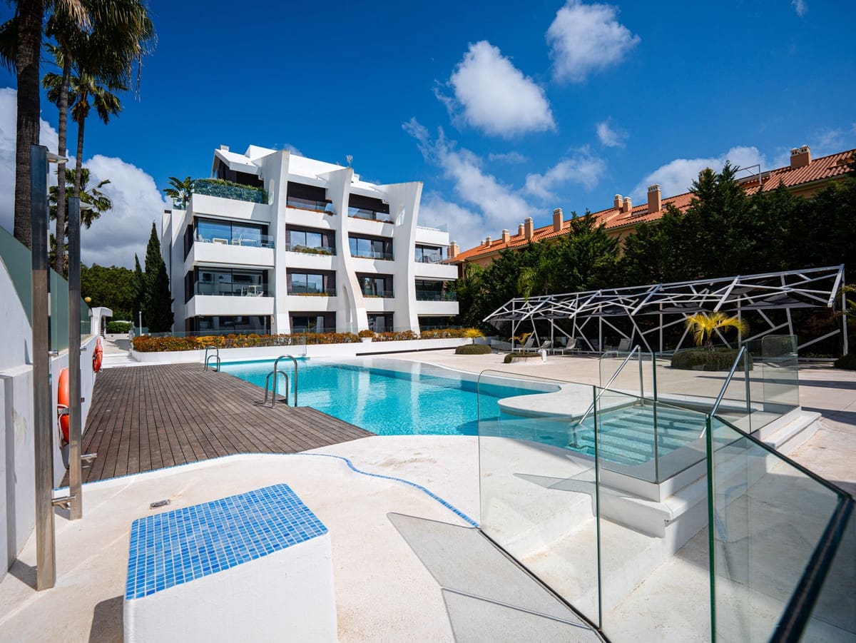 3 slaapkamer Penthouse te koop in Cabopino met zwembad garage - € 1.250.000 (Ref: 9805631)