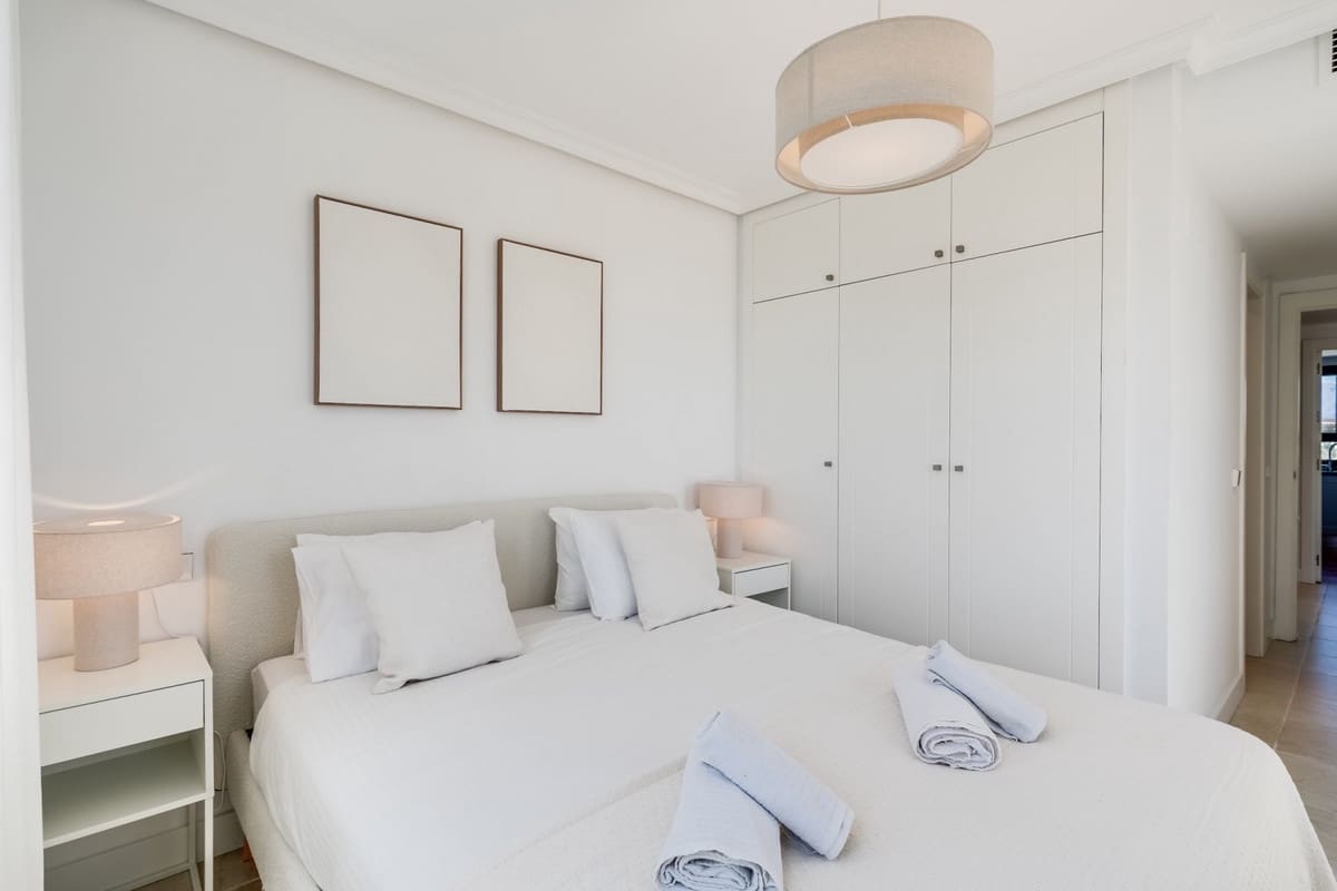 2 soveværelse Penthouse til salg i Estepona med swimmingpool garage - € 520.000 (Ref: 9805650)