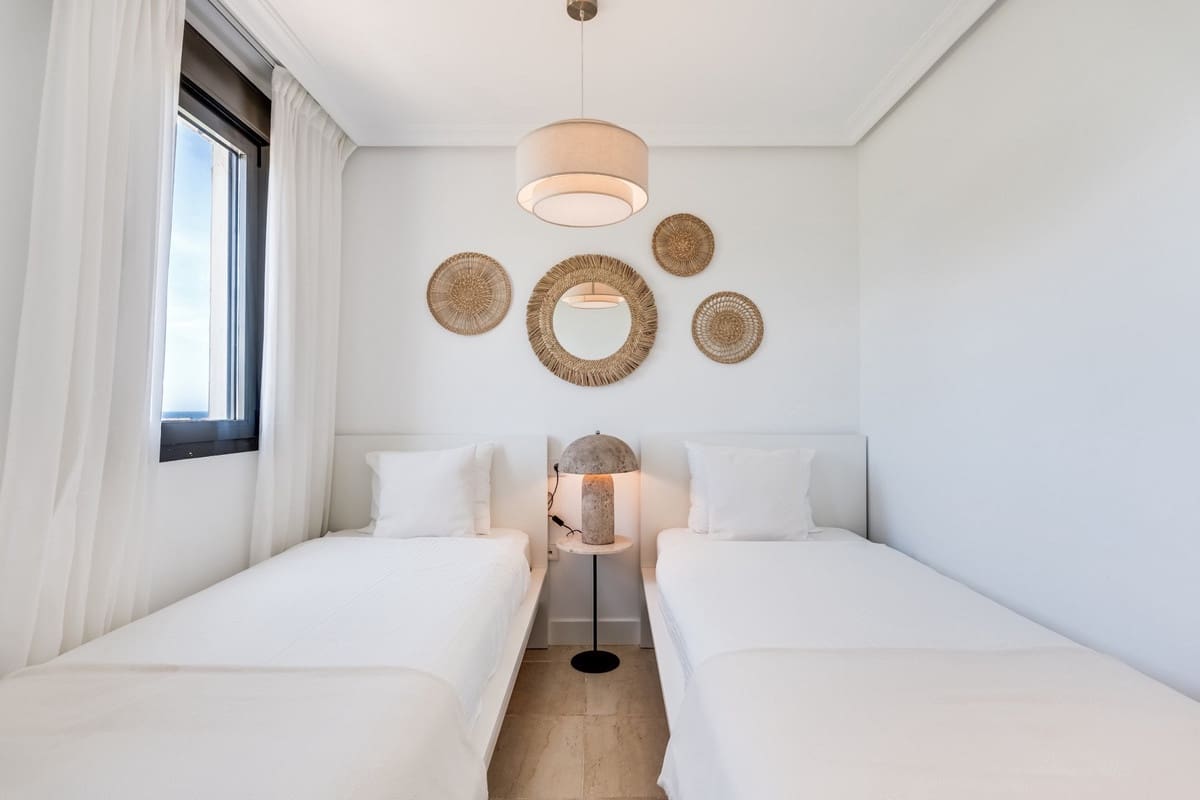 2 soveværelse Penthouse til salg i Estepona med swimmingpool garage - € 520.000 (Ref: 9805650)