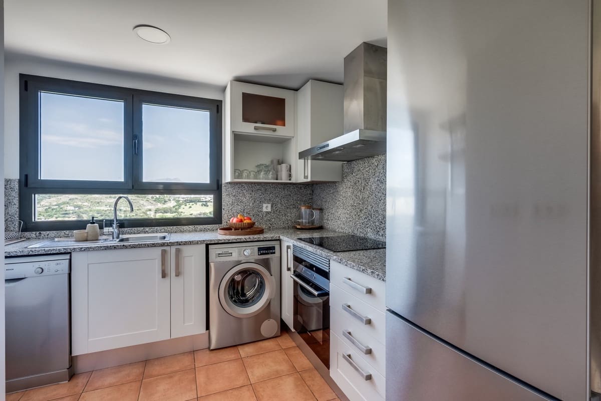 2 soveværelse Penthouse til salg i Estepona med swimmingpool garage - € 520.000 (Ref: 9805650)