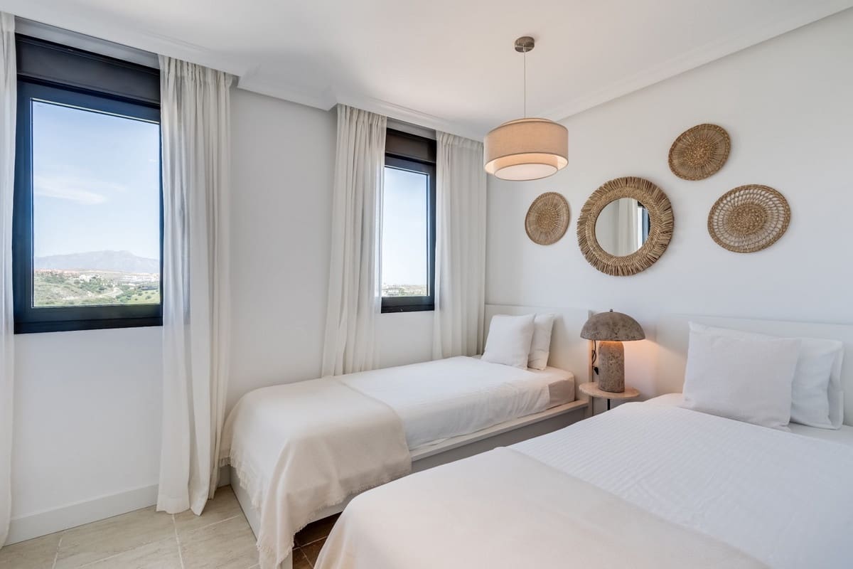 2 soveværelse Penthouse til salg i Estepona med swimmingpool garage - € 520.000 (Ref: 9805650)