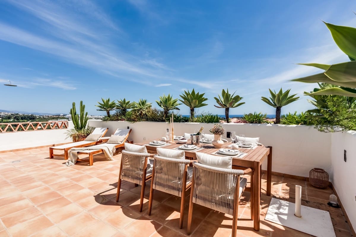 2 soveværelse Penthouse til salg i Estepona med swimmingpool garage - € 520.000 (Ref: 9805650)