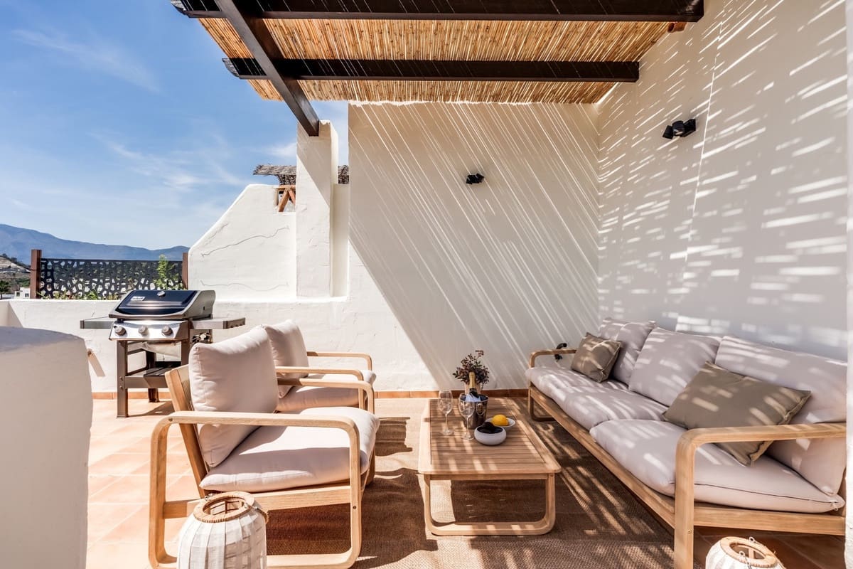 2 soveværelse Penthouse til salg i Estepona med swimmingpool garage - € 520.000 (Ref: 9805650)