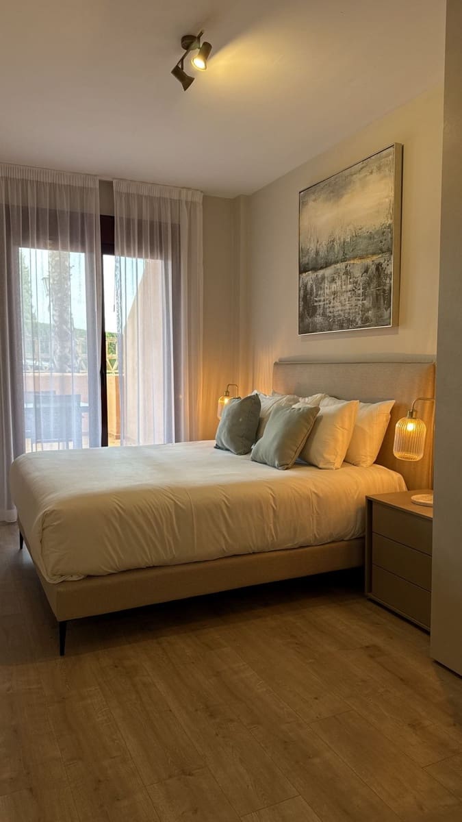 2 soverom Leilighet til salgs i El Paraiso med svømmebasseng garasje - € 299 000 (Ref: 9806879)