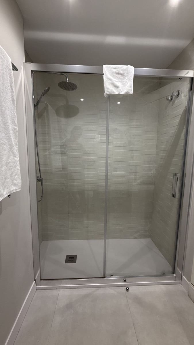 2 soverom Leilighet til salgs i El Paraiso med svømmebasseng garasje - € 299 000 (Ref: 9806879)