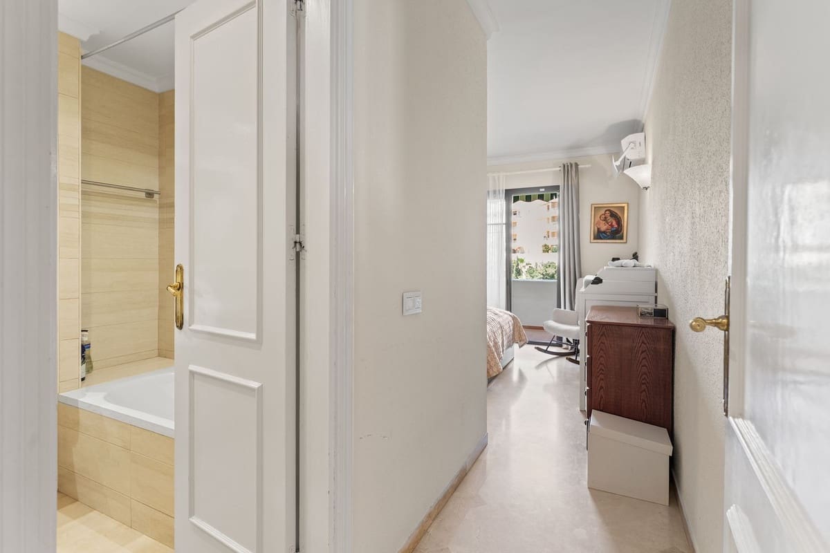 2 bedroom Apartment for sale in Riviera del Sol with pool - € 299,000 (Ref: 9806882)