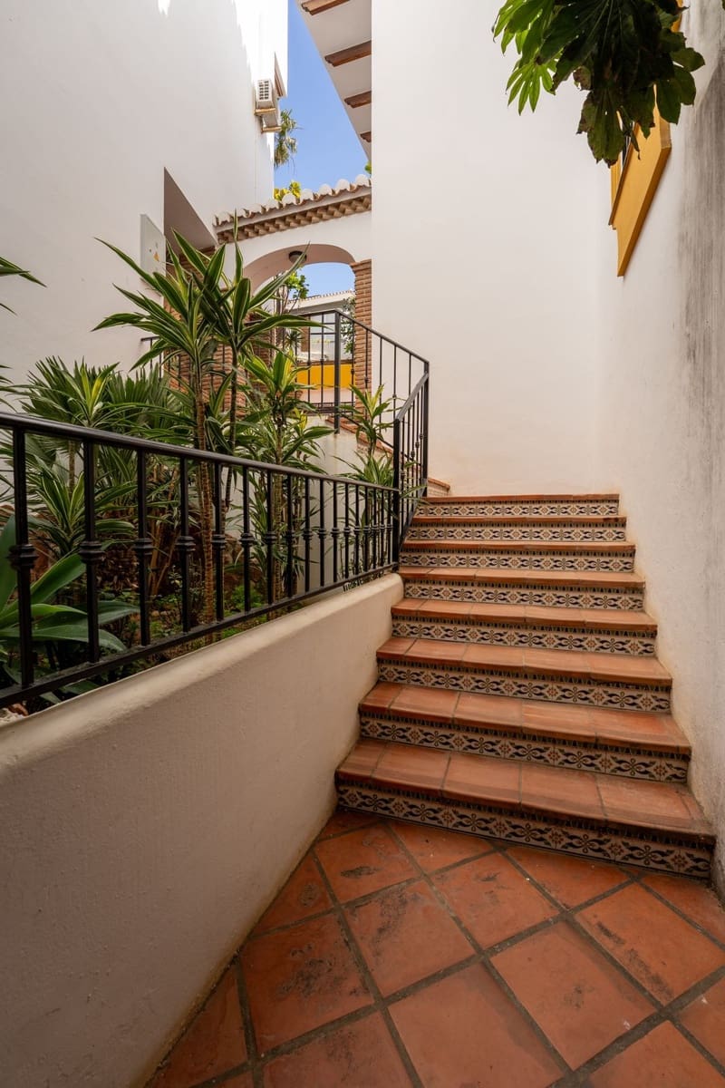 2 bedroom Apartment for sale in Riviera del Sol with pool - € 299,000 (Ref: 9806882)