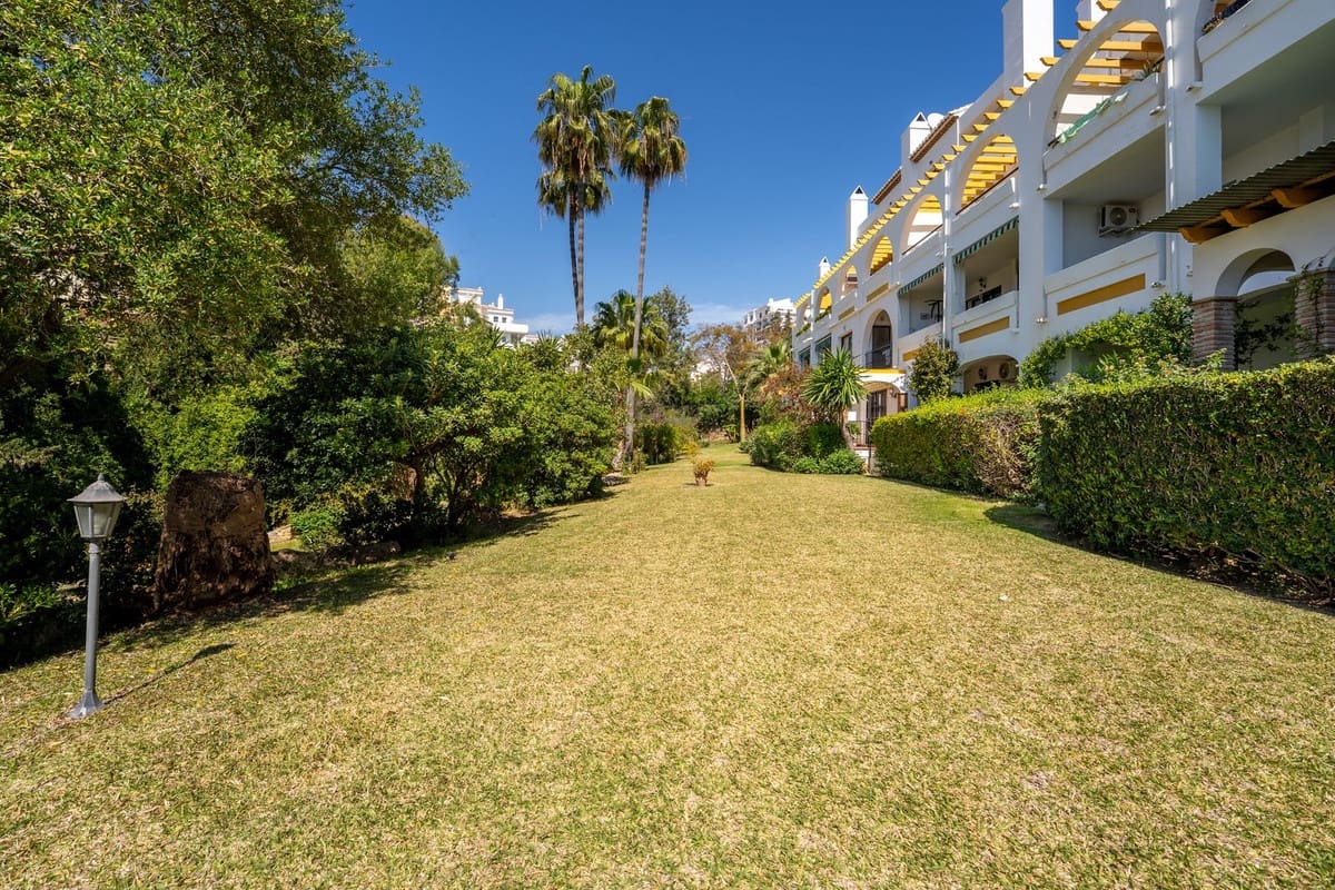 2 bedroom Apartment for sale in Riviera del Sol with pool - € 299,000 (Ref: 9806882)