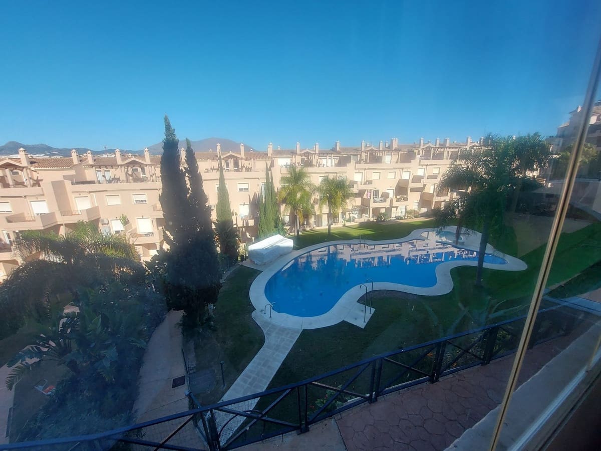 3 sypialnia Apartament na sprzedaż w La Duquesa / Puerto de la Duquesa z basenem garażem - 299 000 € (Ref: 9806883)