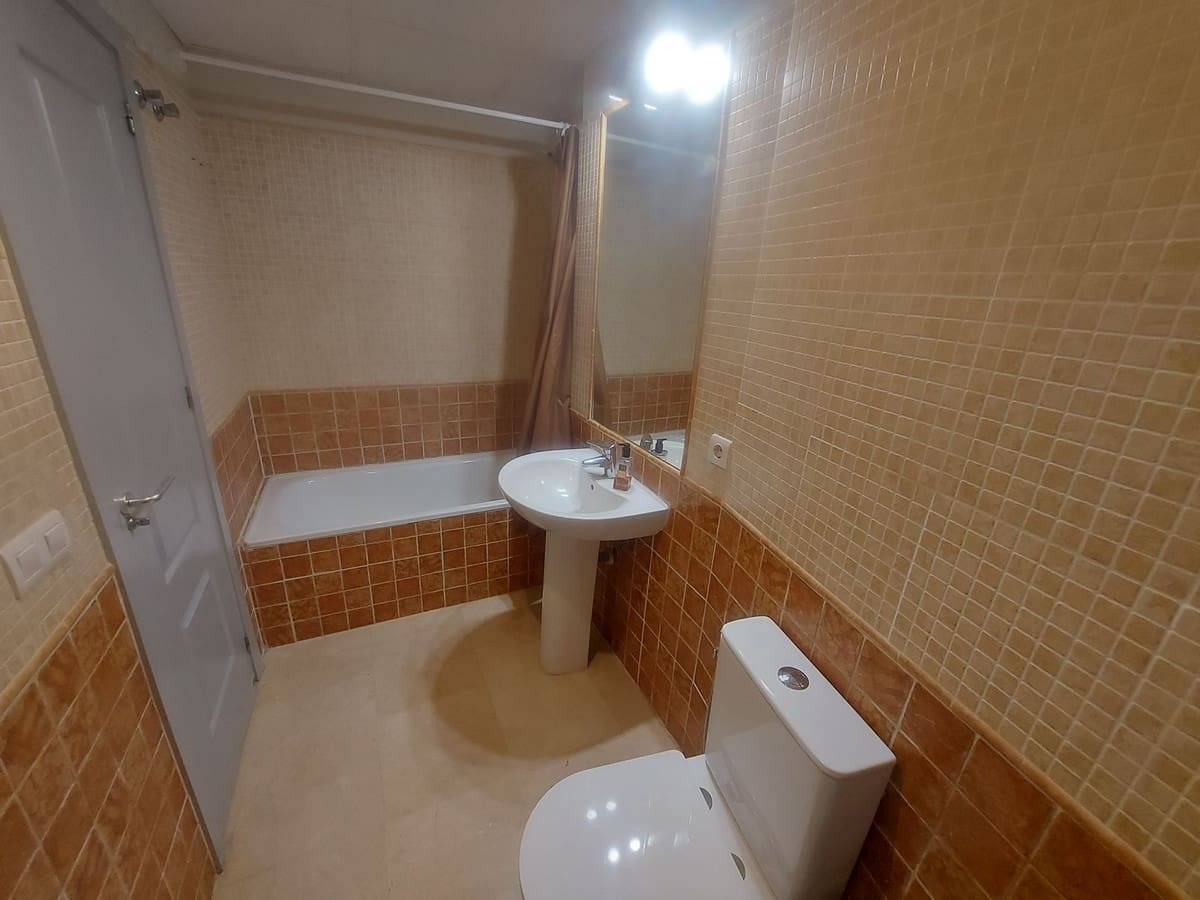 3 sypialnia Apartament na sprzedaż w La Duquesa / Puerto de la Duquesa z basenem garażem - 299 000 € (Ref: 9806883)