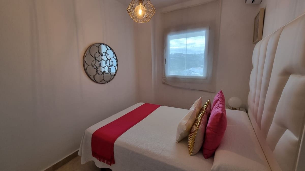 Apartamento de 2 habitaciones en San Luis de Sabinillas en venta con piscina - 318.000 € (Ref: 9806887)