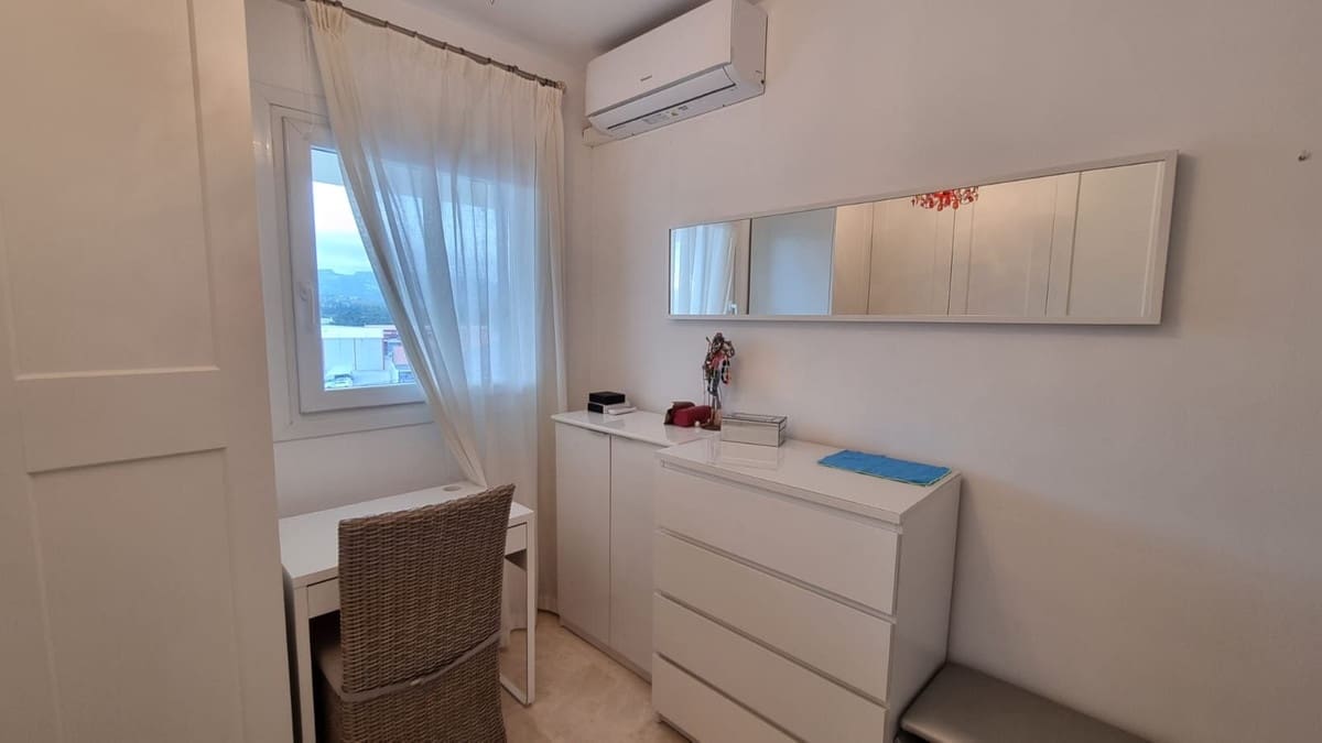 Apartamento de 2 habitaciones en San Luis de Sabinillas en venta con piscina - 318.000 € (Ref: 9806887)