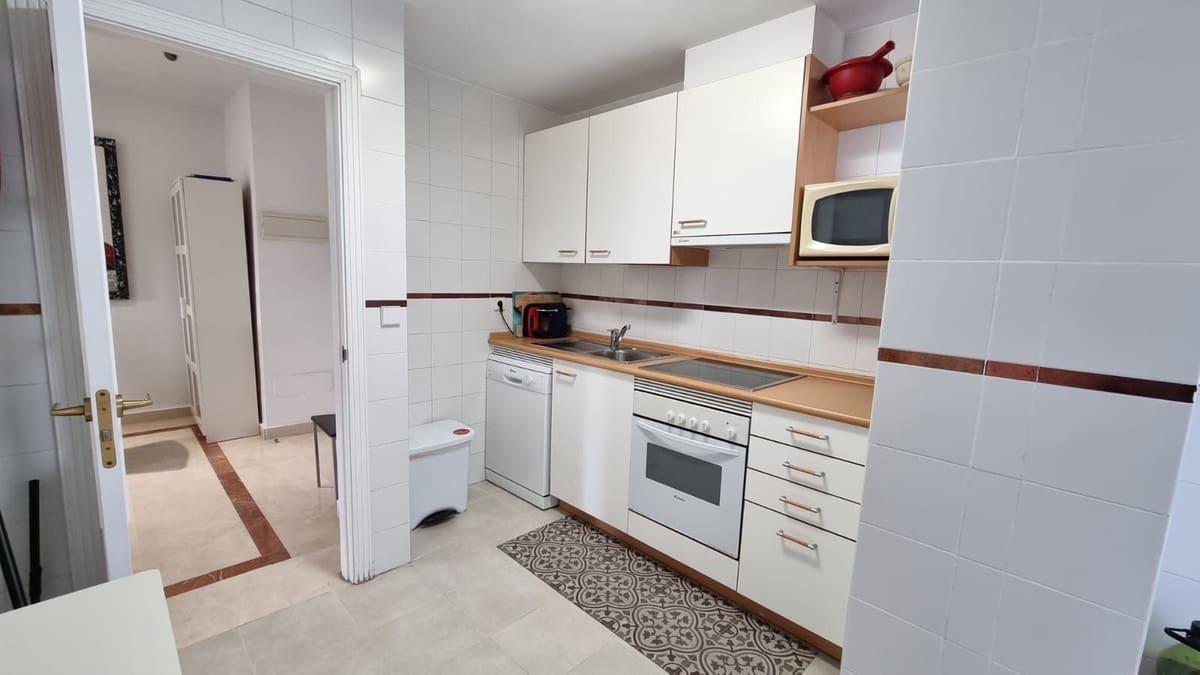 Apartamento de 2 habitaciones en San Luis de Sabinillas en venta con piscina - 318.000 € (Ref: 9806887)