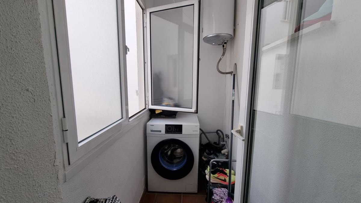 Apartamento de 2 habitaciones en San Luis de Sabinillas en venta con piscina - 318.000 € (Ref: 9806887)