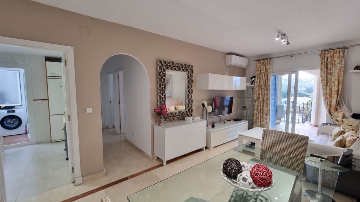 Apartamento de 2 habitaciones en San Luis de Sabinillas en venta con piscina - 318.000 € (Ref: 9806887)