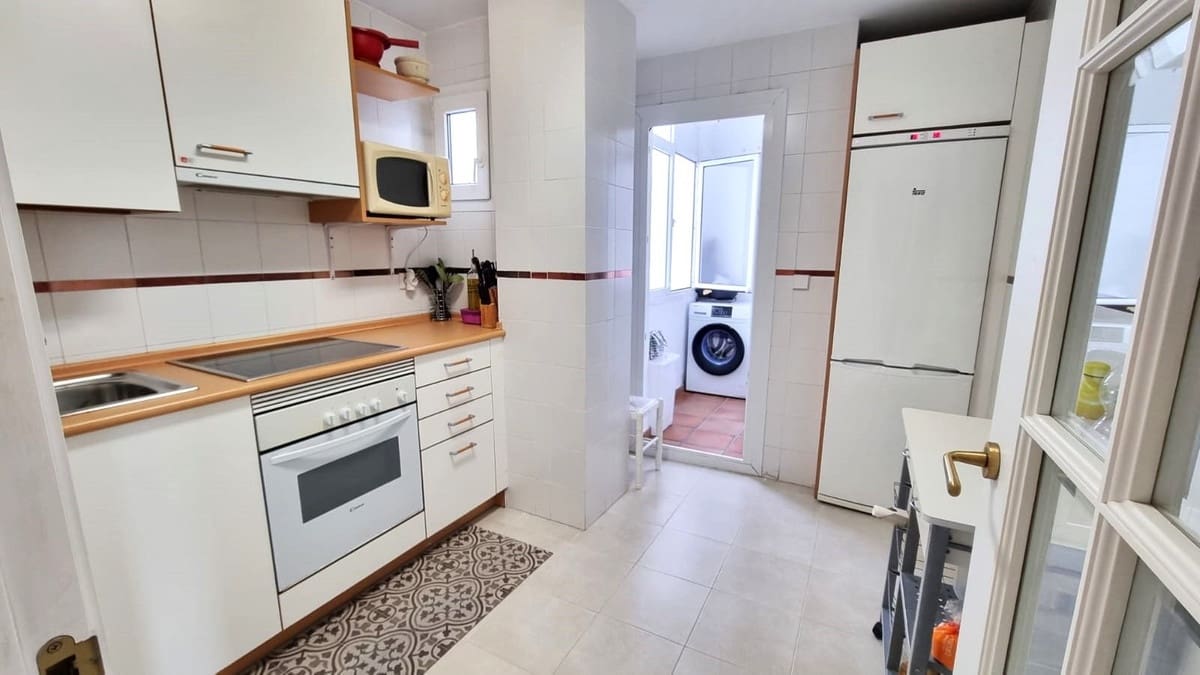 Apartamento de 2 habitaciones en San Luis de Sabinillas en venta con piscina - 318.000 € (Ref: 9806887)