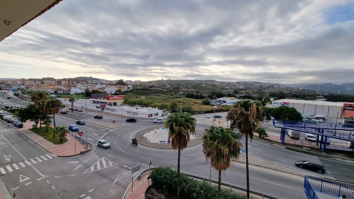 Apartamento de 2 habitaciones en San Luis de Sabinillas en venta con piscina - 318.000 € (Ref: 9806887)