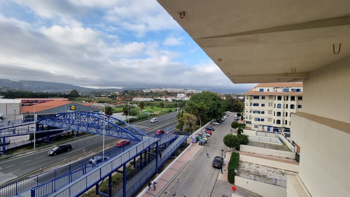 Apartamento de 2 habitaciones en San Luis de Sabinillas en venta con piscina - 318.000 € (Ref: 9806887)