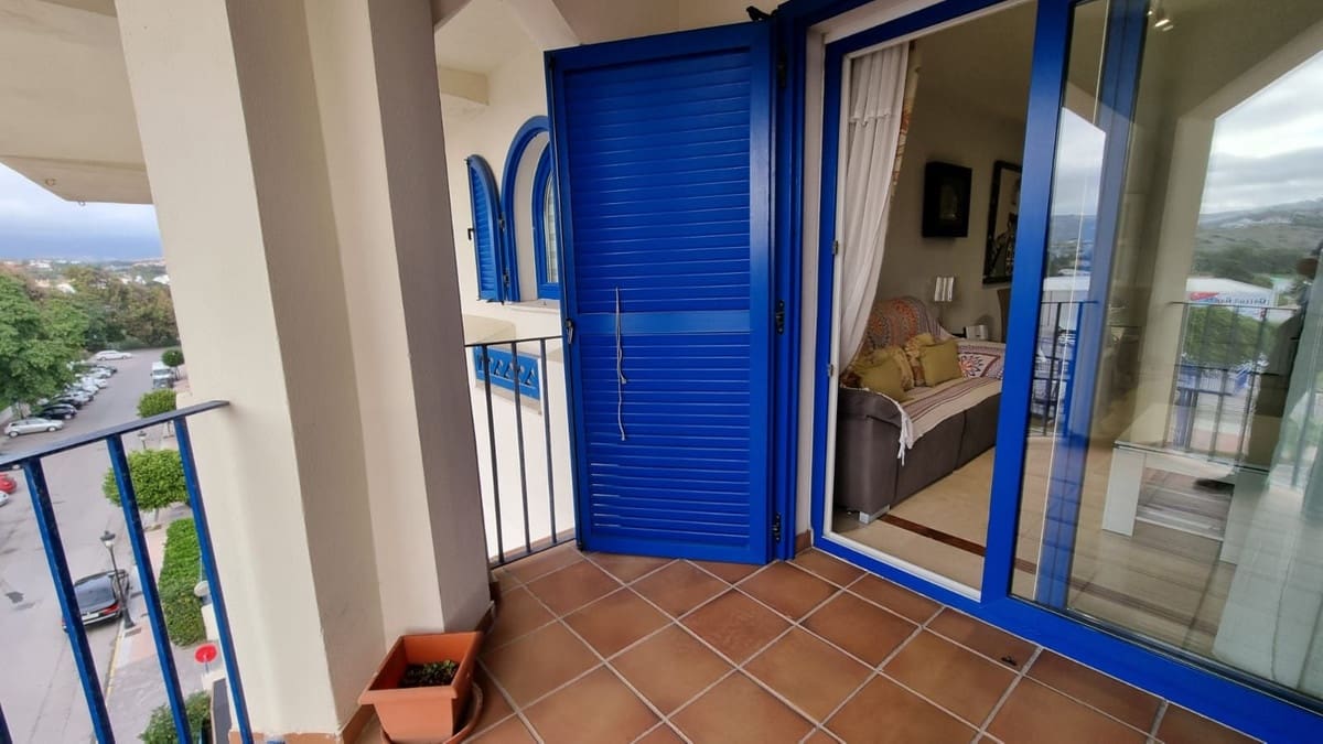 Apartamento de 2 habitaciones en San Luis de Sabinillas en venta con piscina - 318.000 € (Ref: 9806887)