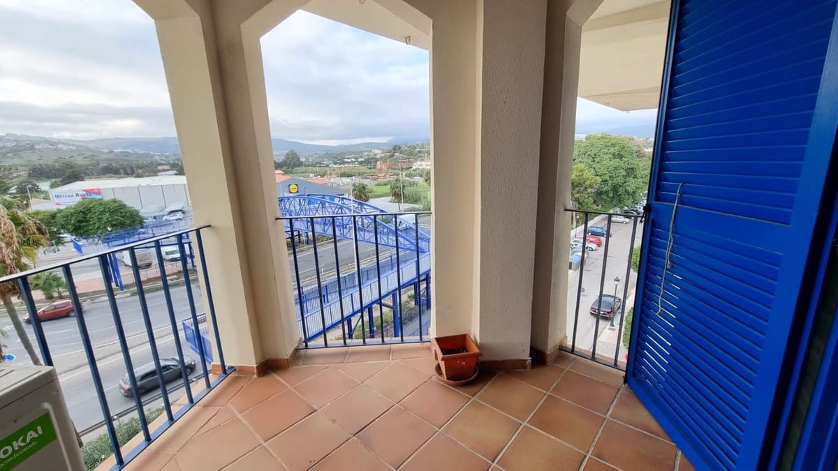 Apartamento de 2 habitaciones en San Luis de Sabinillas en venta con piscina - 318.000 € (Ref: 9806887)