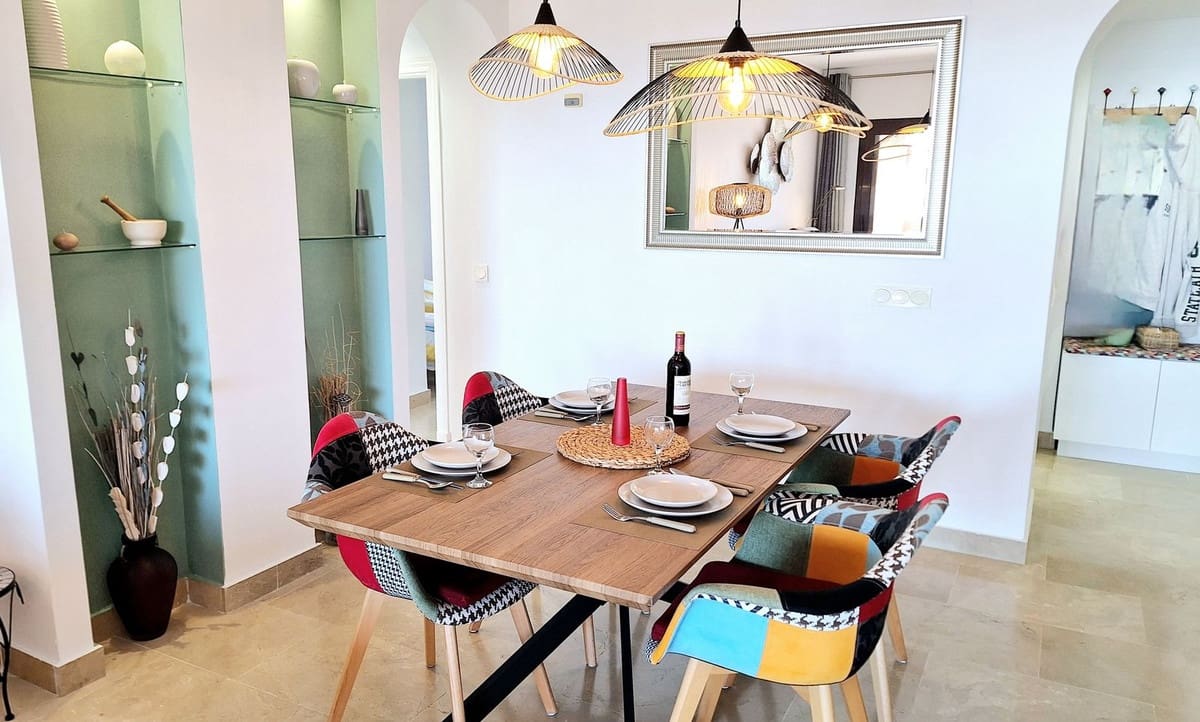 2 makuuhuone Huoneisto myytävänä paikassa La Duquesa / Puerto de la Duquesa mukana uima-altaan 
autotalli - 320 000 € (Ref: 9806891)