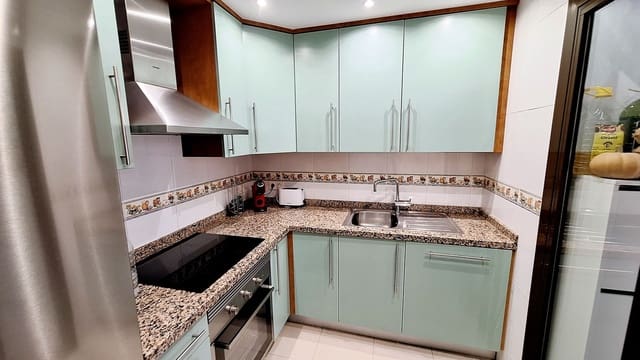 2 makuuhuone Huoneisto myytävänä paikassa La Duquesa / Puerto de la Duquesa, Manilva mukana uima-altaan 
autotalli - 320 000 € (Ref: 9806891)