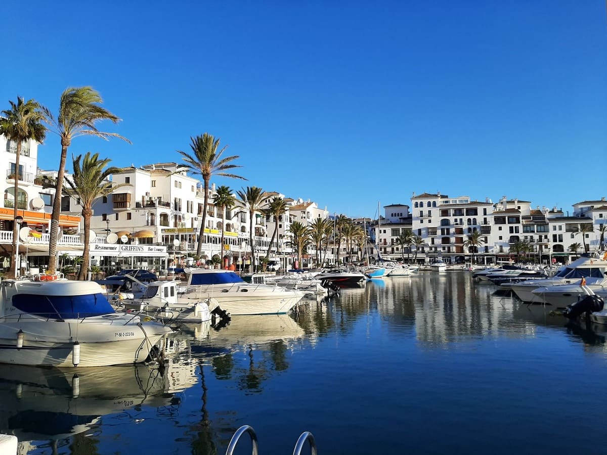 2 makuuhuone Huoneisto myytävänä paikassa La Duquesa / Puerto de la Duquesa mukana uima-altaan 
autotalli - 320 000 € (Ref: 9806891)