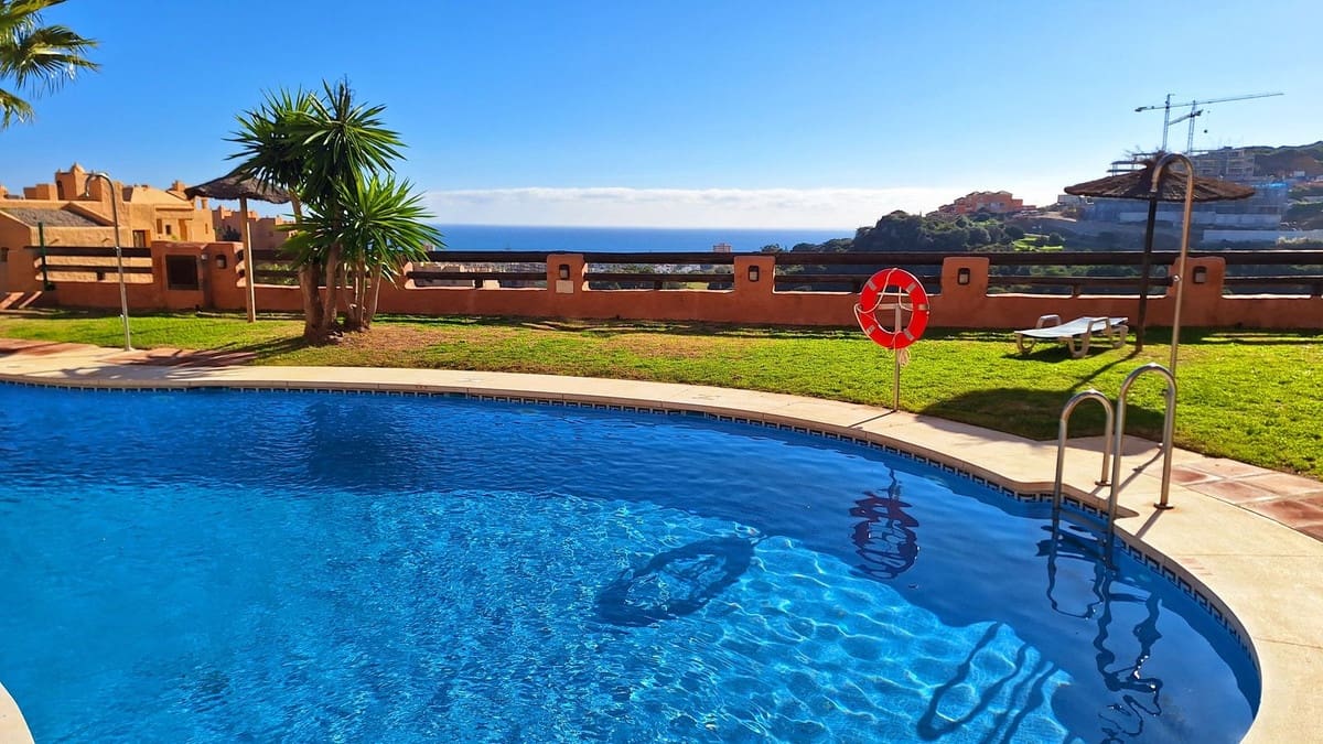 2 makuuhuone Huoneisto myytävänä paikassa La Duquesa / Puerto de la Duquesa mukana uima-altaan 
autotalli - 320 000 € (Ref: 9806891)