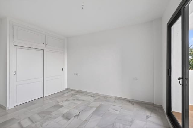 2 slaapkamer Penthouse te koop in Calahonda, Mijas met zwembad - € 325.000 (Ref: 9806897)